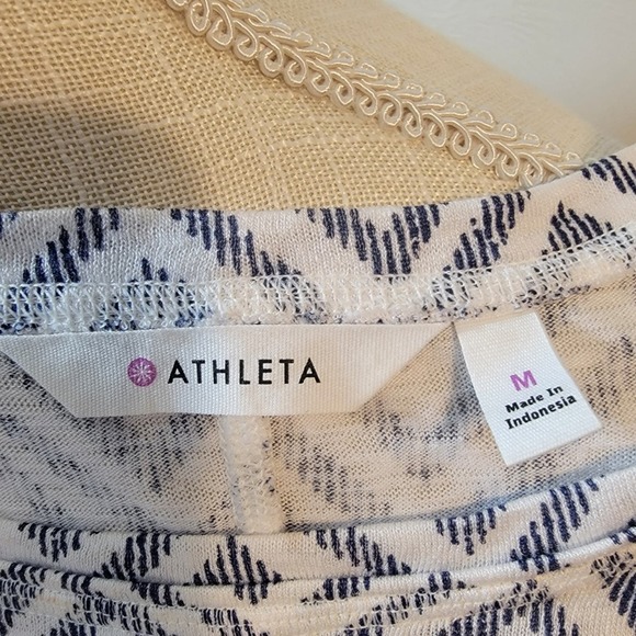 Athleta Breezy Muscle Chevron Tank Top Navy Blue/White Size Medium - Picture 5 of 5